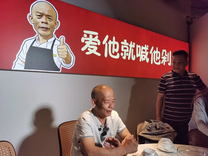 莫叔接受媒体采访 图源：《消费者报道》记者摄