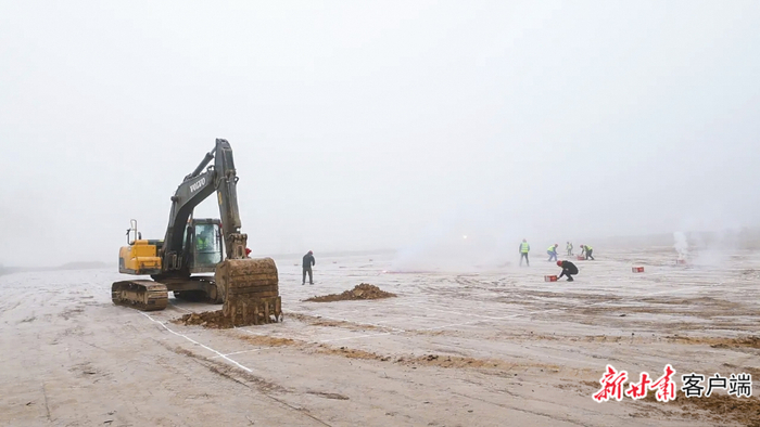 崇信县果蔬综合加工项目破土动工。（资料图）图片由崇信融媒提供