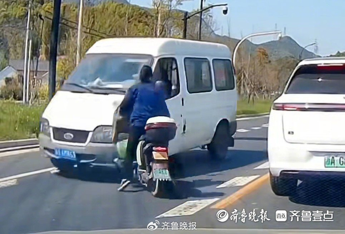 一起“鬼探头”事故视频截图​