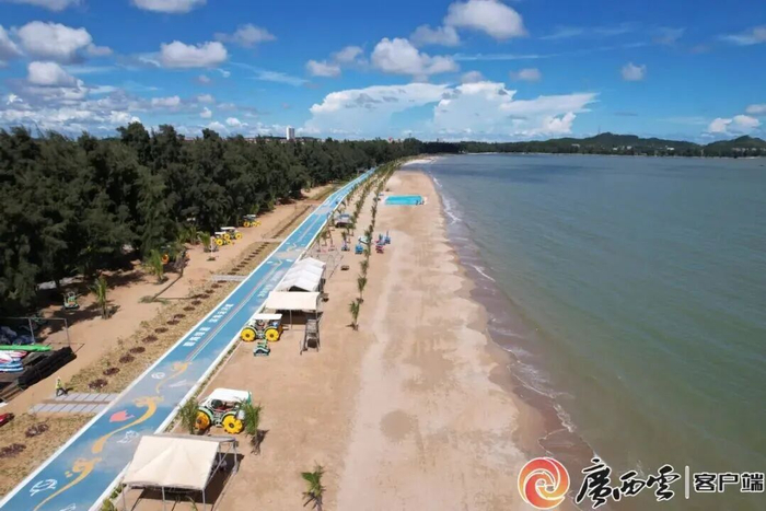 犀丽湾2.8公里的绵长海岸似弯月。班正伟 摄