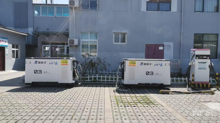 河南高速针对充电繁忙服务区部署移动充电设备（央广网发  河南省交通运输厅供图）