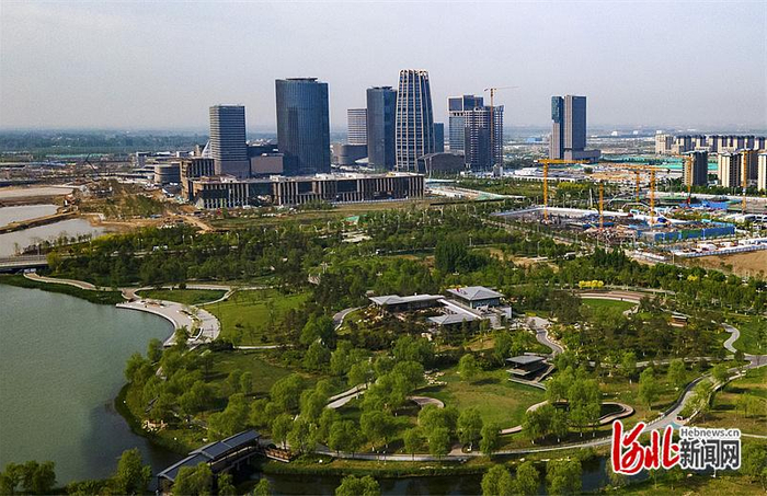 4月21日拍摄的雄安新区启动区中央绿谷公园。 河北日报记者 刘光昱摄