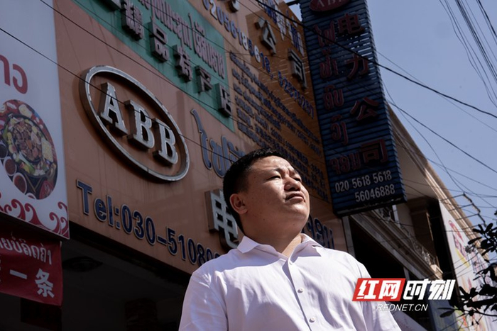 陈小亮与他创建的ABB电力公司。
