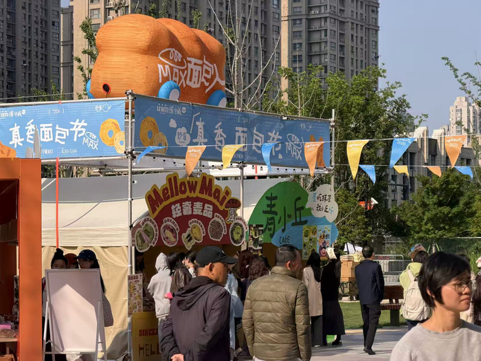 集合超60家沿沪宁网红烘焙品牌。劳动报记者贡俊祺 摄影
