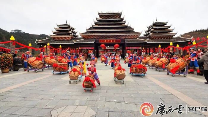 程阳八寨景区举行大型民俗展演喜迎八方来客。广西云-广西日报记者 潘锦才 摄