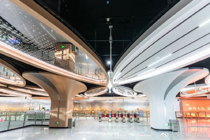 地铁12号线公正路站大厅。图源：武汉市文化和旅游局