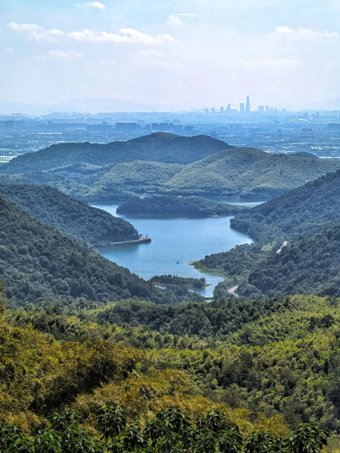 九龙湖风光。