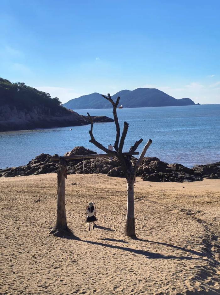 海边秋千。