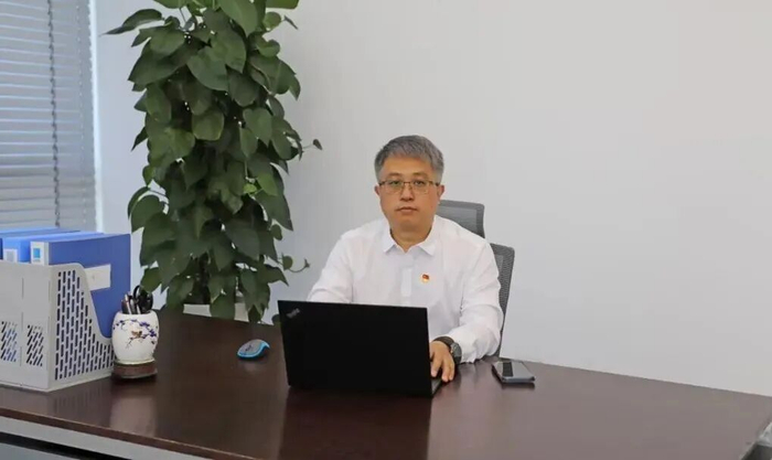 史玉良深耕人工智能与大数据领域，担任山东省民生服务人工智能应用重点实验室主任，秉持“科技向善、创新惠民”初心，聚焦民生服务数智化转型关键共性技术攻关，是泰山产业创新领军人才、山东省智库高端人才，曾获山东省五一劳动奖章、济南市劳动模范等荣誉。