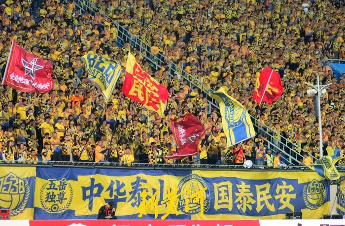 4月8日，新赛季齐鲁超赛在泰安泰山体育场开启大幕。摄影：新黄河记者姚正