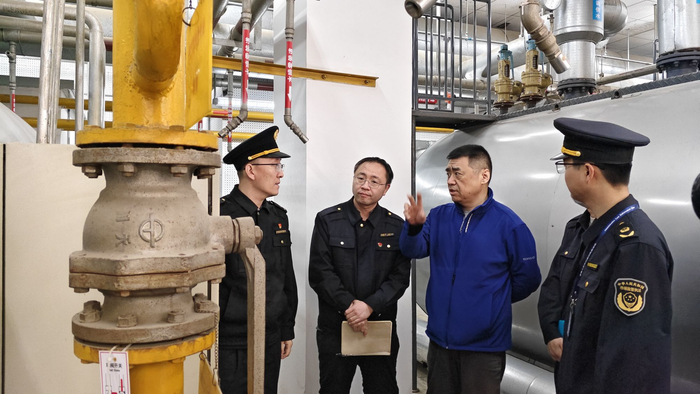 海淀区市场监管局执法人员开展专项检查。海淀区市场监管局供图