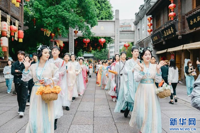 坊巷花神巡游。新华网发（福州名城保护开发有限公司供图）