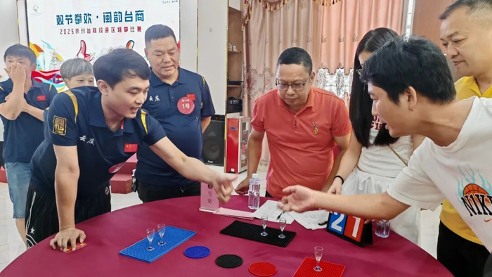 在洛阳桥游客中心前广场，热血对决·拳王争霸赛将在今晚激烈比拼。结合闽南民俗特色，举办趣味拳王争霸赛，增添节日互动趣味，激活现场氛围，传承民俗游戏文化。
