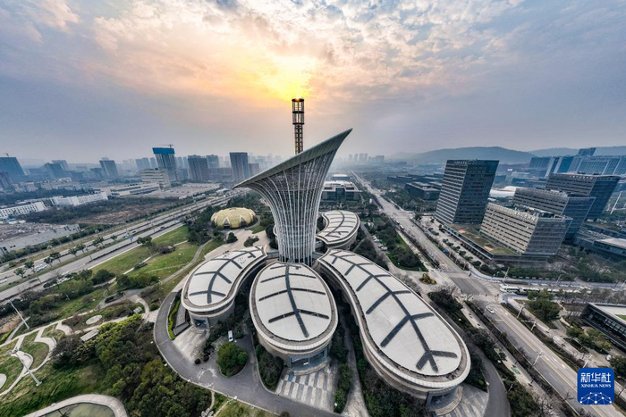 这是2024年3月16日在湖北武汉中国光谷未来科技城拍摄的武汉新能源研究院大楼（无人机照片）。新华社记者 伍志尊 摄