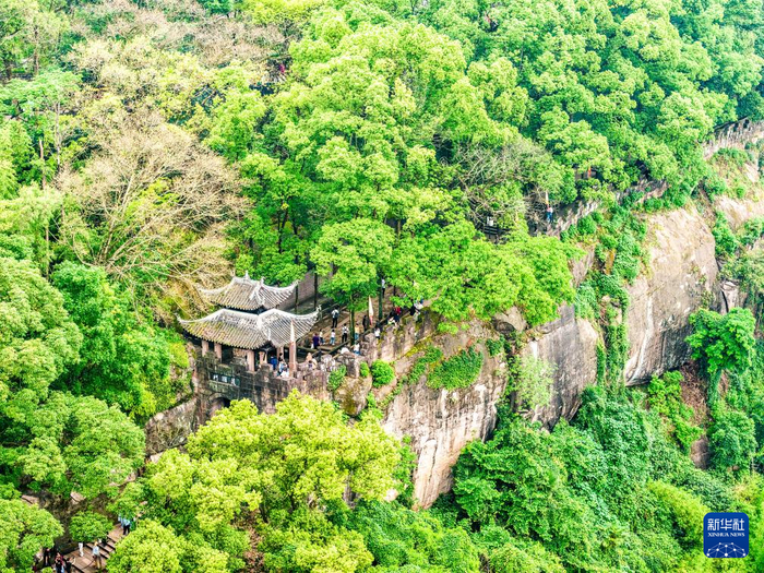 这是5月1日拍摄的重庆合川钓鱼城遗址景区景色（无人机照片）。新华社记者 唐奕 摄