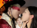 景区NPC被点名：别再“擦边”了！盖上红盖头、用嘴咬着棒棒糖送到游客嘴里，这种玩法看着热闹有趣，实则存在隐患