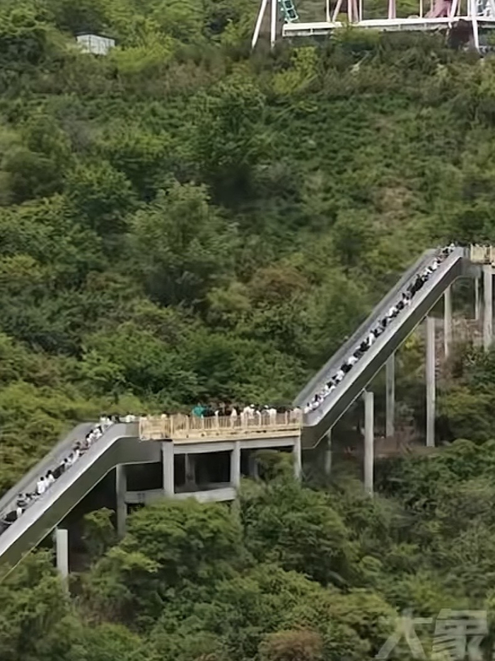 　河南宝泉旅游区电梯（视频截图）