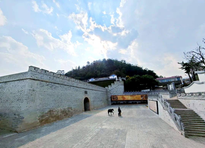 重建后的仁寿门 范南曾 摄