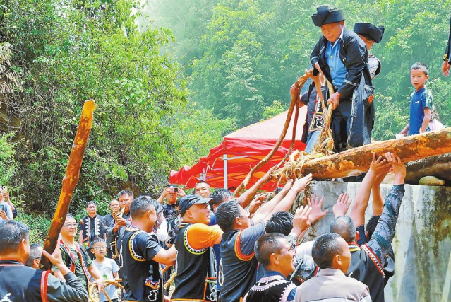 临翔区南美拉祜族乡举办搭桥节。云南日报-云新闻记者 王毅 摄