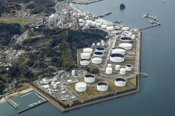 日本菊间港国家石油储备基地鸟瞰图（路透社）