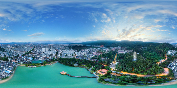 保山城（隆阳区）俯瞰图，图中易罗池曾经叫“九隆池”。 保山市委宣传部 供图