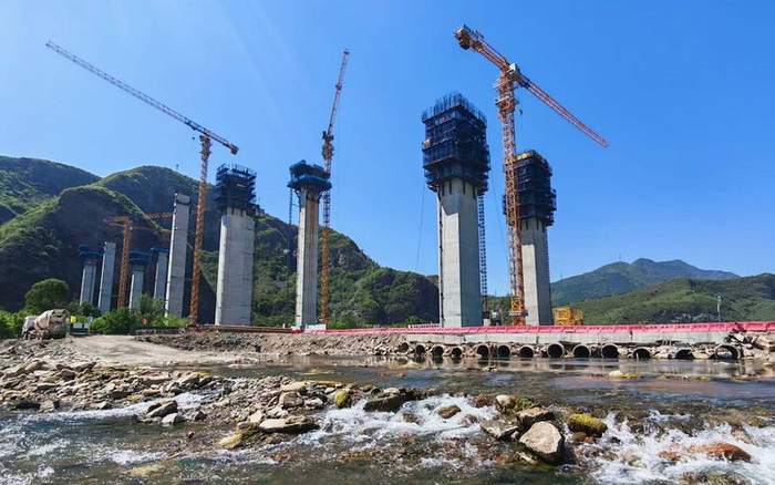 108新线高速公路施工现场。首发建设公司供图