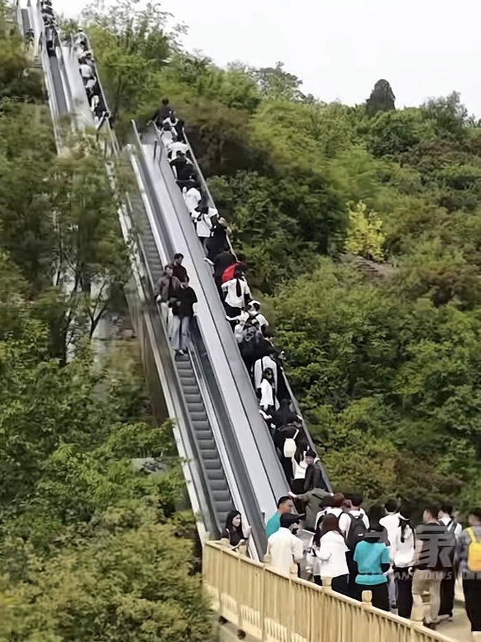 河南宝泉旅游区电梯（视频截图）