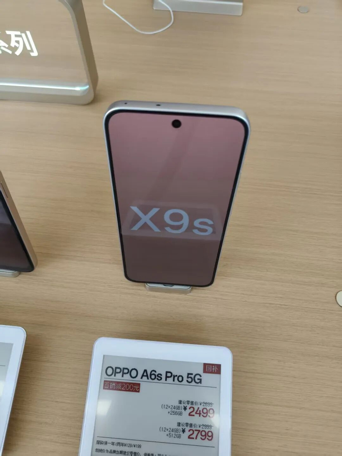 OPPO体验店推出促销活动 本报记者 张兴旺  摄
