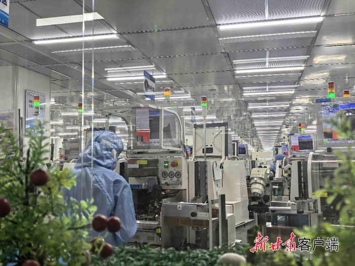 天水华天电子生产车间。新甘肃·甘肃日报记者 杜雪琴摄