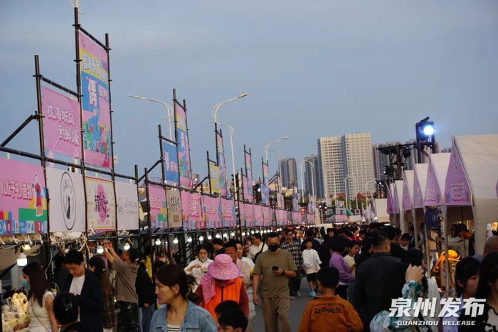 丰泽蟳埔渔人码头的生活市集人潮涌动