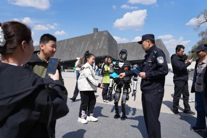 机器人警察上岗