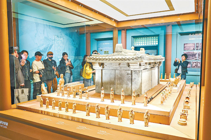 国博“李静训和她的时代”展。 本报记者 邓伟摄