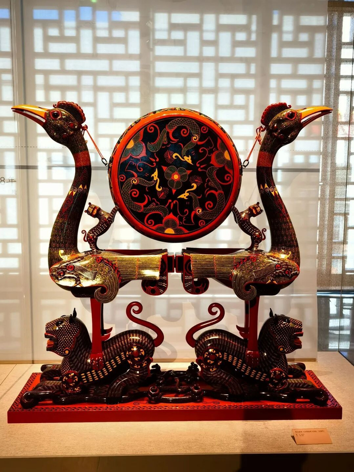 楚式漆器九连墩虎座鸟架鼓。来源：视觉中国