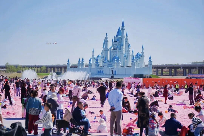 长春肆季南河再度成为小孩子的乐园（央广网发  伪满皇宫博物院供图）