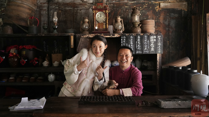姚元全和侄女。罗顺摄