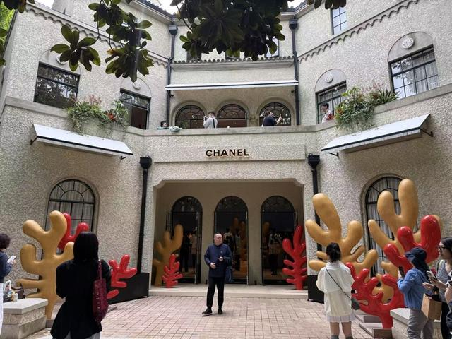 香奈儿在武康路的快闪店。叶宇摄