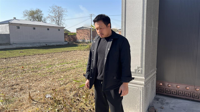 　李先生（来源：极目新闻记者此前拍摄）