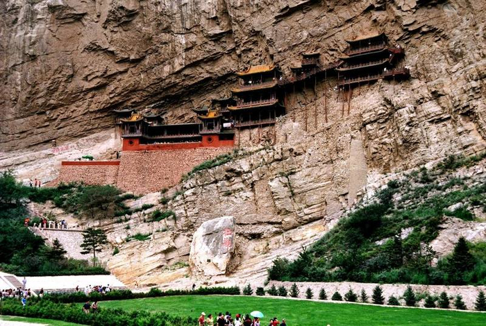 ▲资料图：位于恒山的悬空寺始建于北魏后期，距今已有1500多年历史。图/恒山风景名胜区管理中学官网