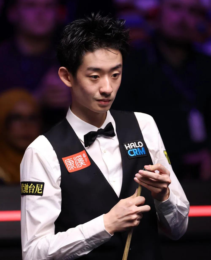 吴宜泽在比赛中。新华社记者 李颖 摄