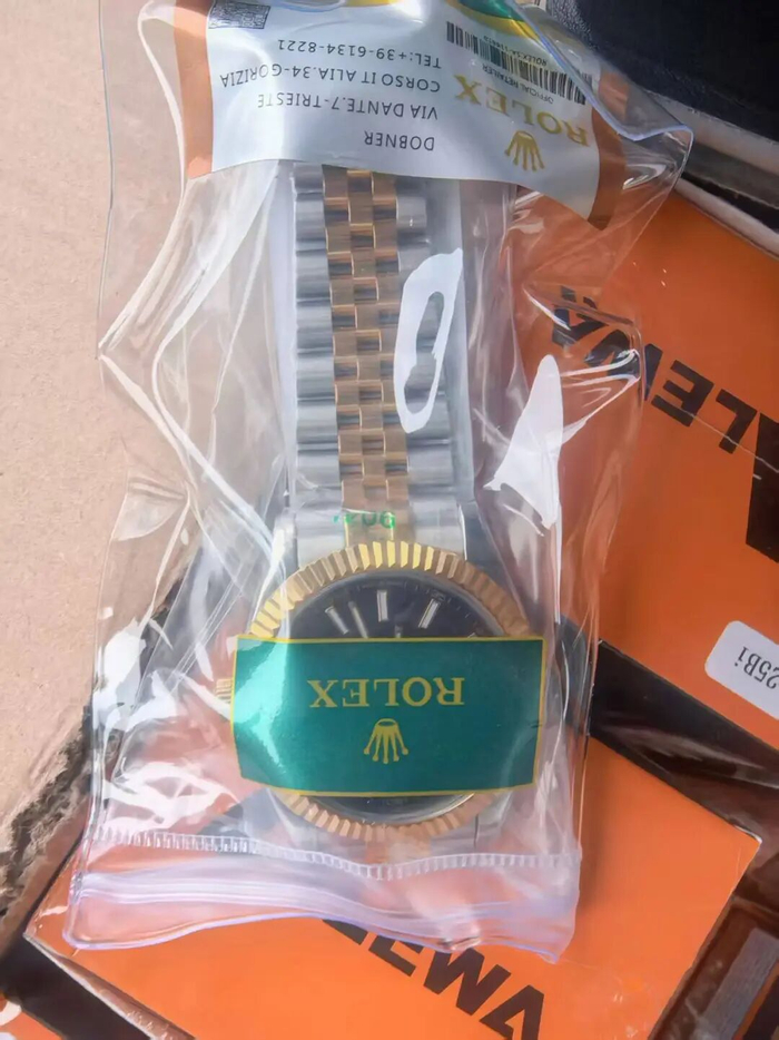 吉隆海关查获的侵权手表