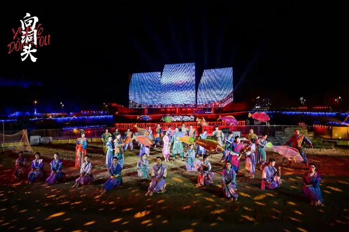 洞头《向洞头》海上实景船体演艺秀。洞头区文广旅体局供图
