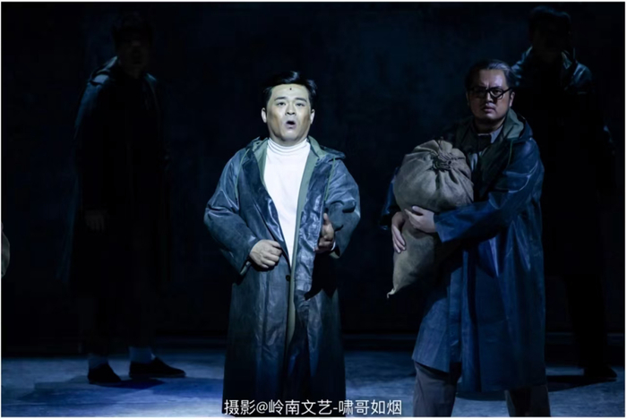 焦守云的儿子余音（中间）出演音乐剧。受访者供图