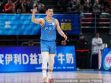 直播吧：方硕正在进行鼻部矫正治疗 他表示带面具不影响出战广东