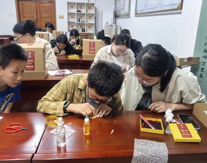 周口市博物馆“招财纳福”掐丝珐琅手工体验活动