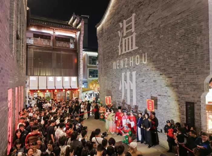 “魁星耀梧田·灵运游塘河”大型实景演艺秀《张协状元》演出现场。图源瓯海区委宣传部