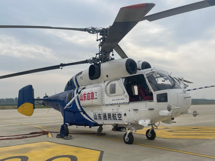 临沂市航空应急救援基地里的K32直升机。科技日报记者 孙瑜 摄