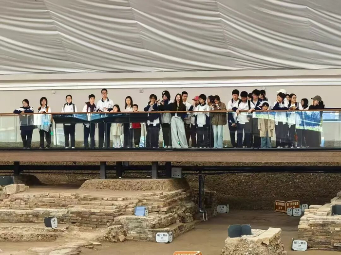 朔门古港考古遗址公园迎来开园后首个“五一”客流高峰。图源鹿城发布