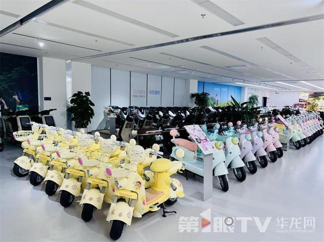爱玛电动车。第1眼TV-华龙网 李莎 摄