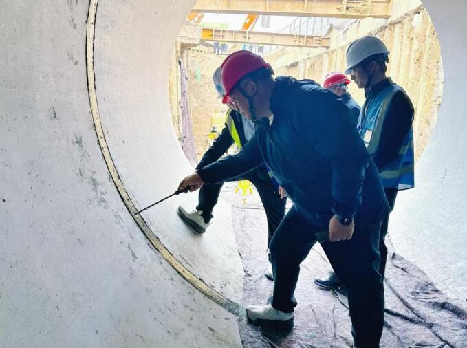 在瑶海区唐桥系统及铜陵路与裕溪路交口内涝治理工程现场开展质量检查