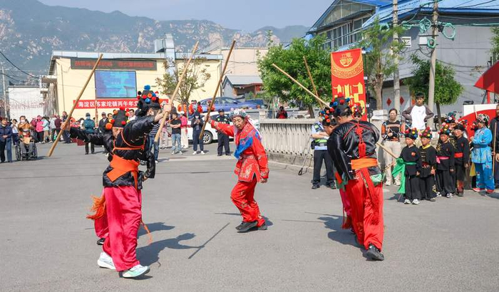 活动现场正在进行非遗表演。海淀区市场监管局供图